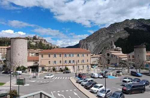 Sisteron Apartment | Vue d'Exception Citadelle et Rocher de la Baume