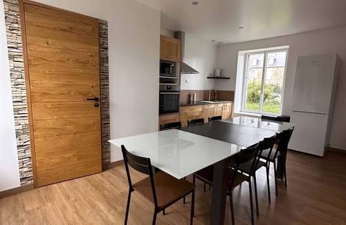 Trebeurden House | Warm, modern house 50m from the sea