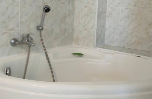 Tarcu Apartment | Waterfront apartment sleeps 4