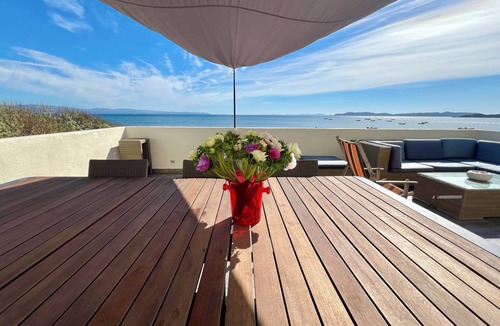 Giens Apartment | Waterfront duplex 150m2 12/14 pax, magnificent sea view.