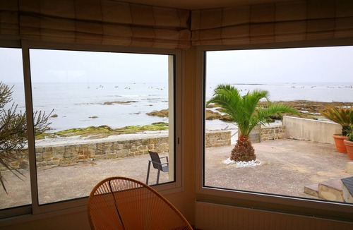 Finistere House | Waterfront home! Direct access to the beach from the terrace