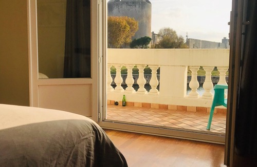 Aigues-Mortes House | Waterfront house facing the medieval town of AIGUES-MORTES.