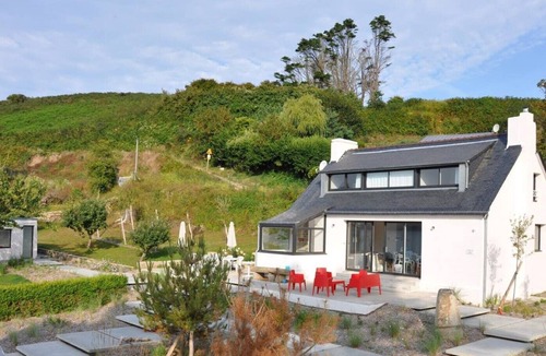 Plouarzel House | Waterfront house