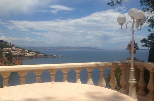 Theoule-Superieur Apartment | Waterfront, spectacular view, 4p residence. terrace, quiet, private road, parking
