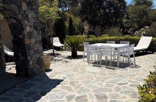 Marine de Davia House | Waterfront villa, in the popular Marine de Davia!