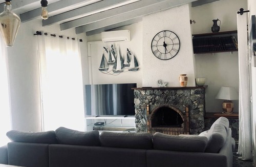 Marine de Davia House | Waterfront villa, in the popular Marine de Davia!