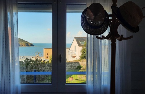 Plerin House | Waterfront with sea view!
