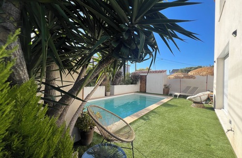 Chateauneuf-les-Martigues House | Welcome to our charming suite with its own private pool!