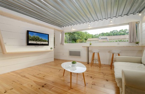 Rognes Apartment | Welcome to this compact studio in a quiet area.