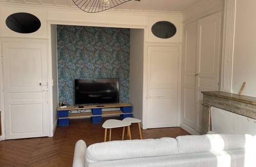 Brioude Apartment | Welcome to this large, elegant apartment.