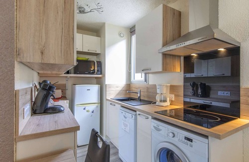 Cauterets Apartment | Well-Equipped Studio for 4 with Parking, Near Ski Lift