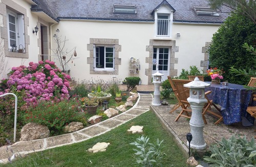 Les Forges House | Wellness Cottage. Massage therapist on site for a true resource.