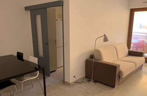 7th Arrondissement Apartment | With or without a car: shops, beaches, town centre, transport etc.