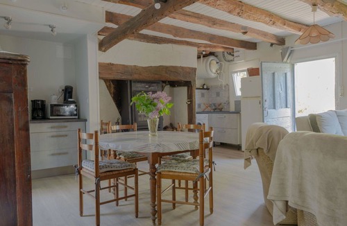 Teyssieu House | Wonderful private villa for 4 people with WIFI, TV, terrace and pets allowed