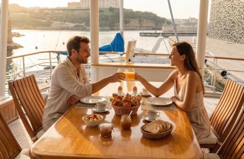 La Joliette Boat Rental | Yacht d'exception entièrement privatisé au Vieux-Port de Marseille