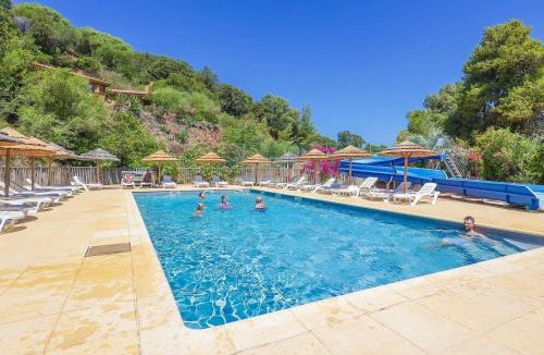 Cargese Ski Chalet | ZEcamping 3 étoiles avec terrain multisports mini golf 2km plage dog friendly