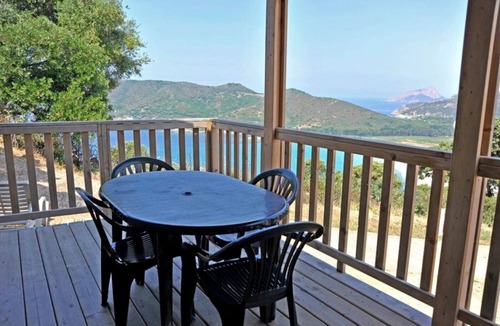 Cargese Ski Chalet | ZEcamping 3 étoiles parc aquatique animaux acceptés locatif BBQ clim