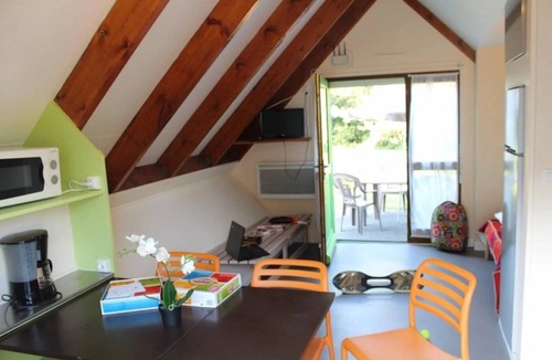 Merdrignac House | ZEcamping 3* animé piscine chauffée animaux acceptés locatif TV BBQ