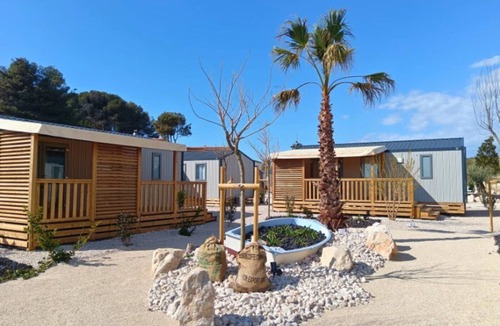 Martigues House | ZEcamping 3* piscine chauffée pet friendly locatif TV LV BBQ 31m2