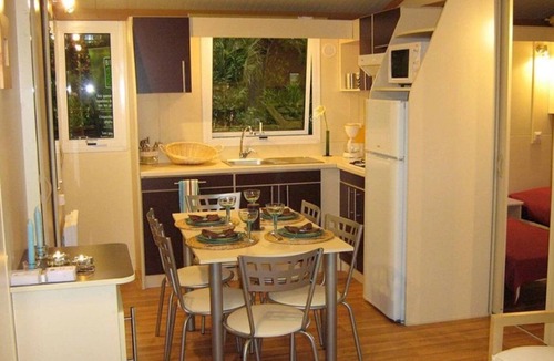 Monceaux-sur-Dordogne Ski Chalet | ZEcamping 4 étoiles familial piscine couverte chalet TV 32m2