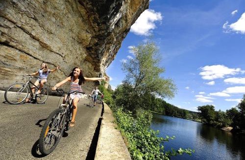 Thegra Other | ZEcamping 4 étoiles familial animaux acceptés terrain multisports