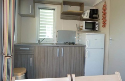 Plomodiern House | ZEcamping 4* 200m plage piscine couverte pet friendly tente TV 18m2