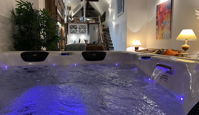 100 m2 loft with private Jacuzzi