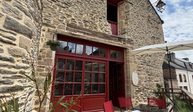 12th-century chapel with terrace & fireplace - sleeps 8