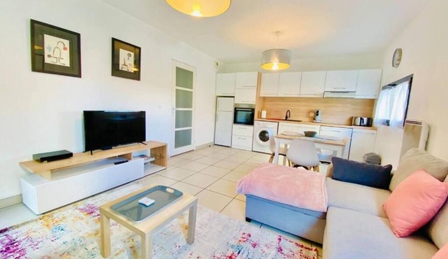 2-BEDROOM CITY CENTER APARTMENT FULLY EQUIPPED BALCONY ELEVATOR PRIVATE PARKING