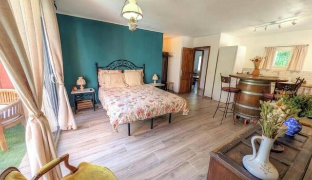 2-bedroom apartment with terrace, shared pool & jacuzzi
