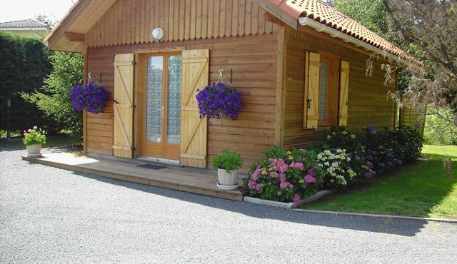 2-Star Air-Conditioned Chalet for Rent in Biscarrosse