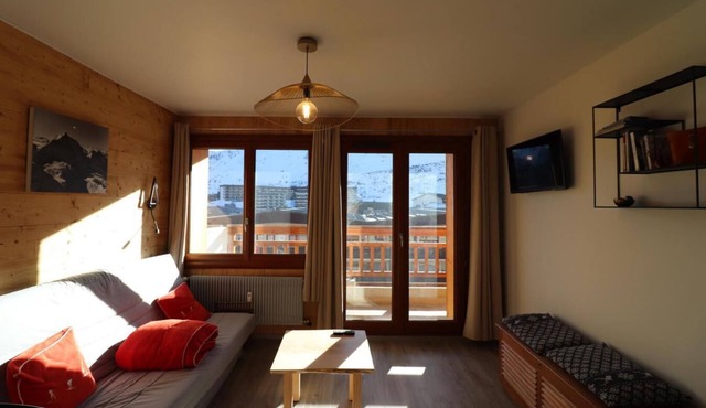 200m from resort center, 4th floor, balcony, tv, 33m², Tignes