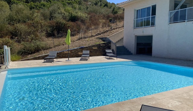 3 Bedroom Private vacation home in BelvÃ©dÃ¨re-Campomoro