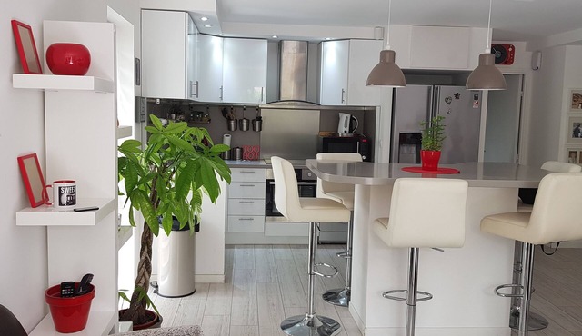 300m from the sea, 75 m² enclosed garden apartment for 4 people