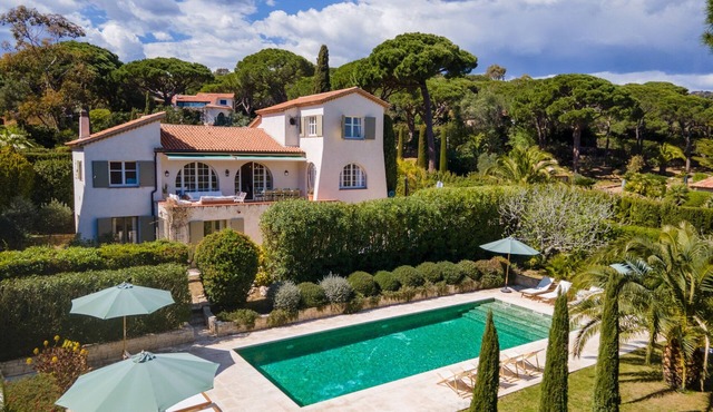 5 minutes walk from Nartelle beach, family villa for 12 people