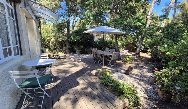 50 m from the sea, access in front of the house