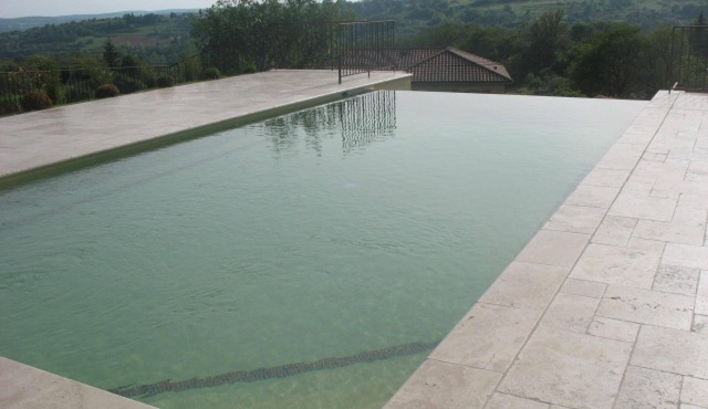 5mn from FIGEAC 2 character houses sleeping 12 with swimming pool and AIR CONDITIONING