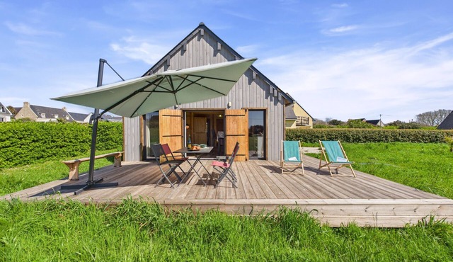 650 m from the beach, chalet with terrace for 4