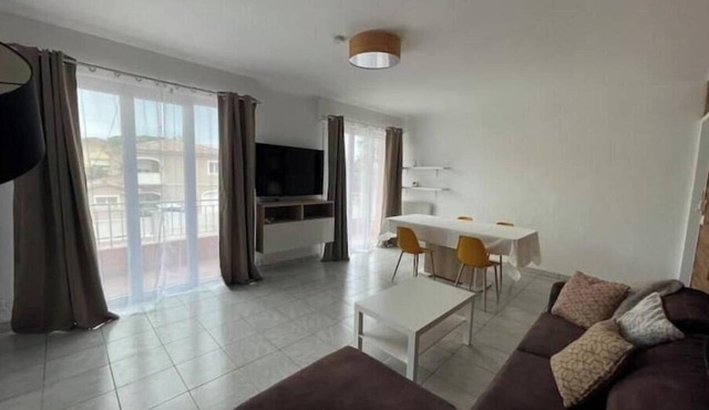 72 m², ideally located All on foot Beaches