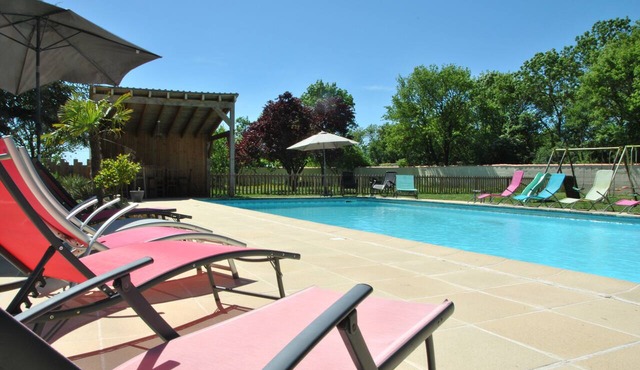 A beautiful, very quiet place to stay near La Rochelle, with a very large pool