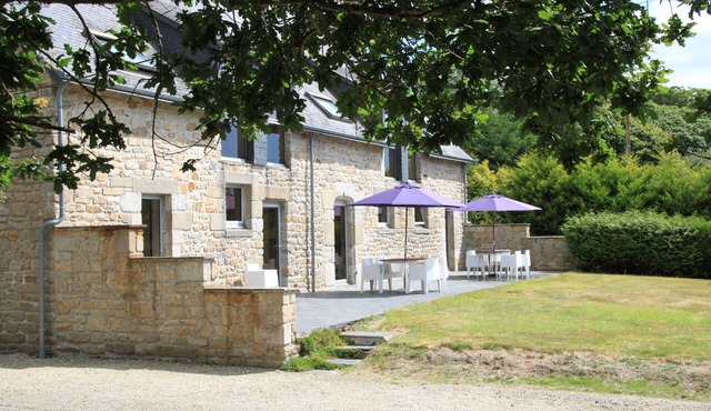 Accommodation for 6, 500m from La Mer Blanche