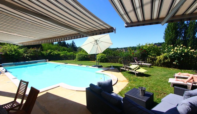 Air-conditioned house, south view private heated swimming pool 15 m.
