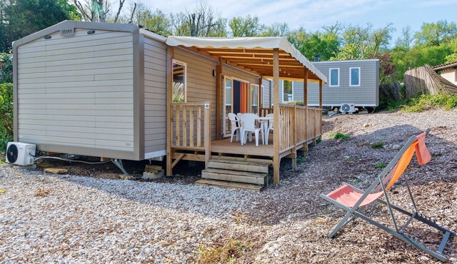 Air-conditioned "Agora" Mobile Home: Dordogne Getaway, Shared Pool & Mini-Farm near Sarlat