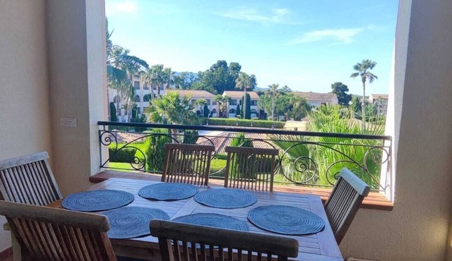Air-conditioned apartment for 4-6 people, residence with 2 swimming pools and 200 m from the beach