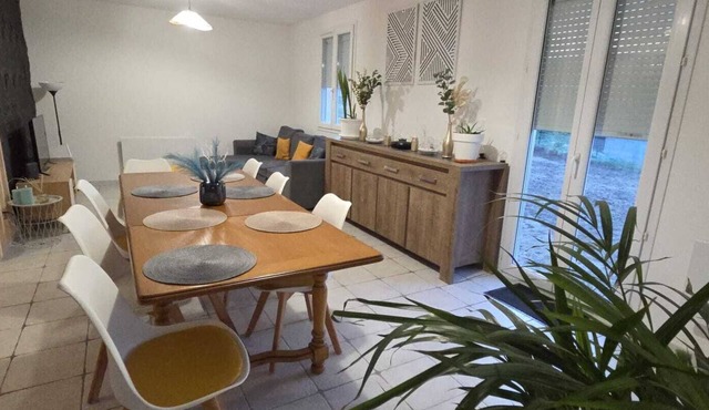 Air-conditioned single-storey house sleeps 10