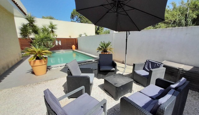 Air-conditioned single-storey pool villa