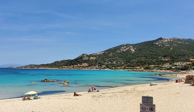 Air-conditioned Studio 100M from the beach between Calvi and Ile Rousse, Free Parking