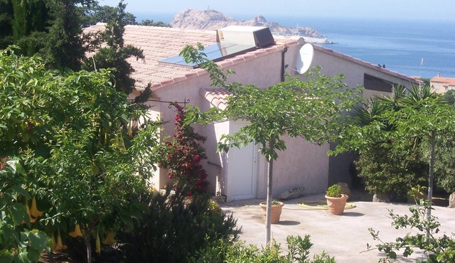 air-conditioned T1 apartment for 2 people, terrace with sea view, garden & parking