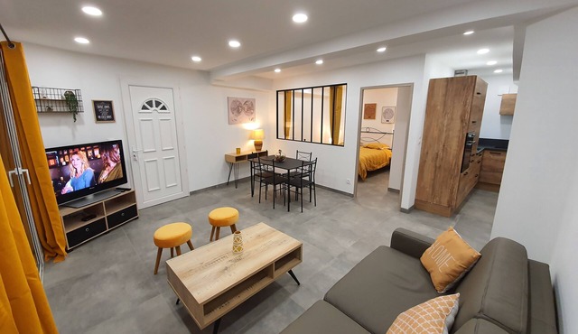 Air-Conditioned Villa Apartment with Ocean View and Parking, 3-Star