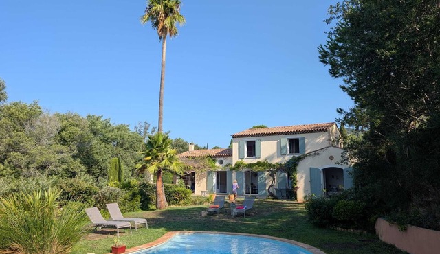 AIR-CONDITIONED VILLA WITH SEA VIEW AND SWIMMING POOL